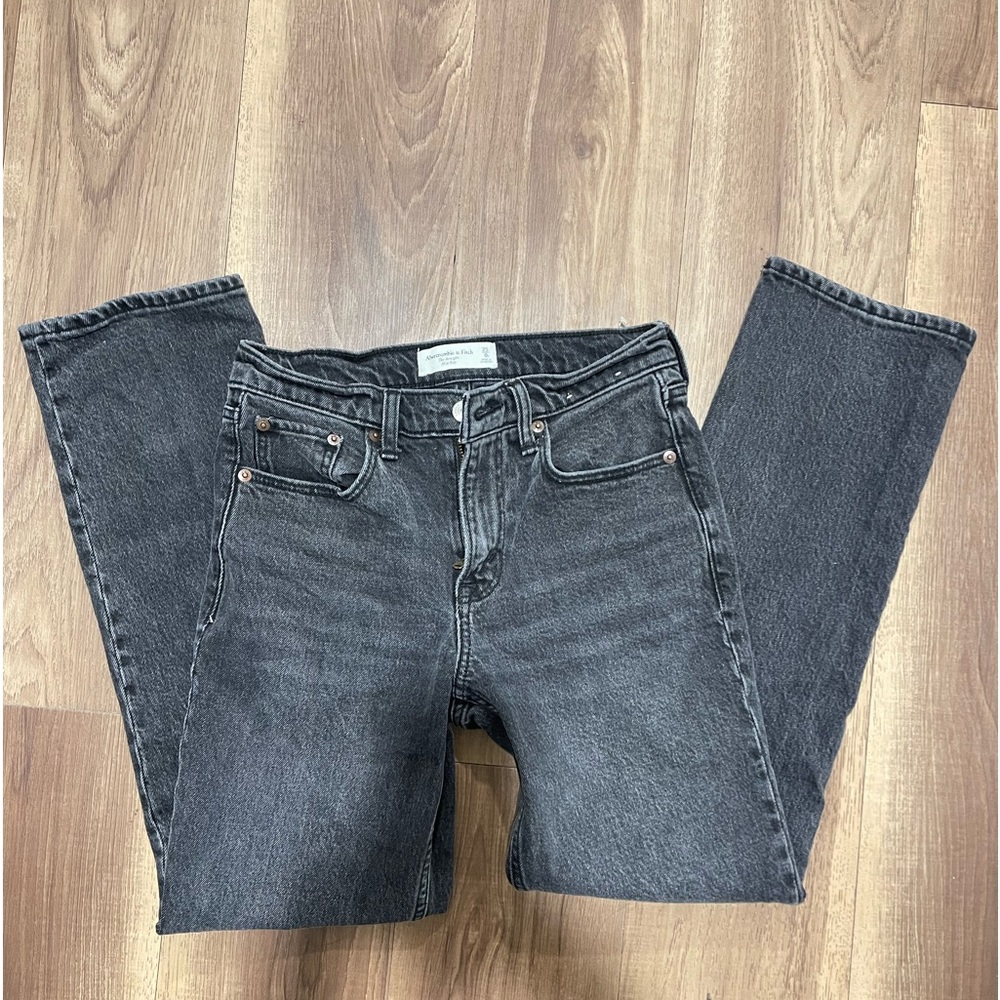 Abercrombie Mid Rise straight jean